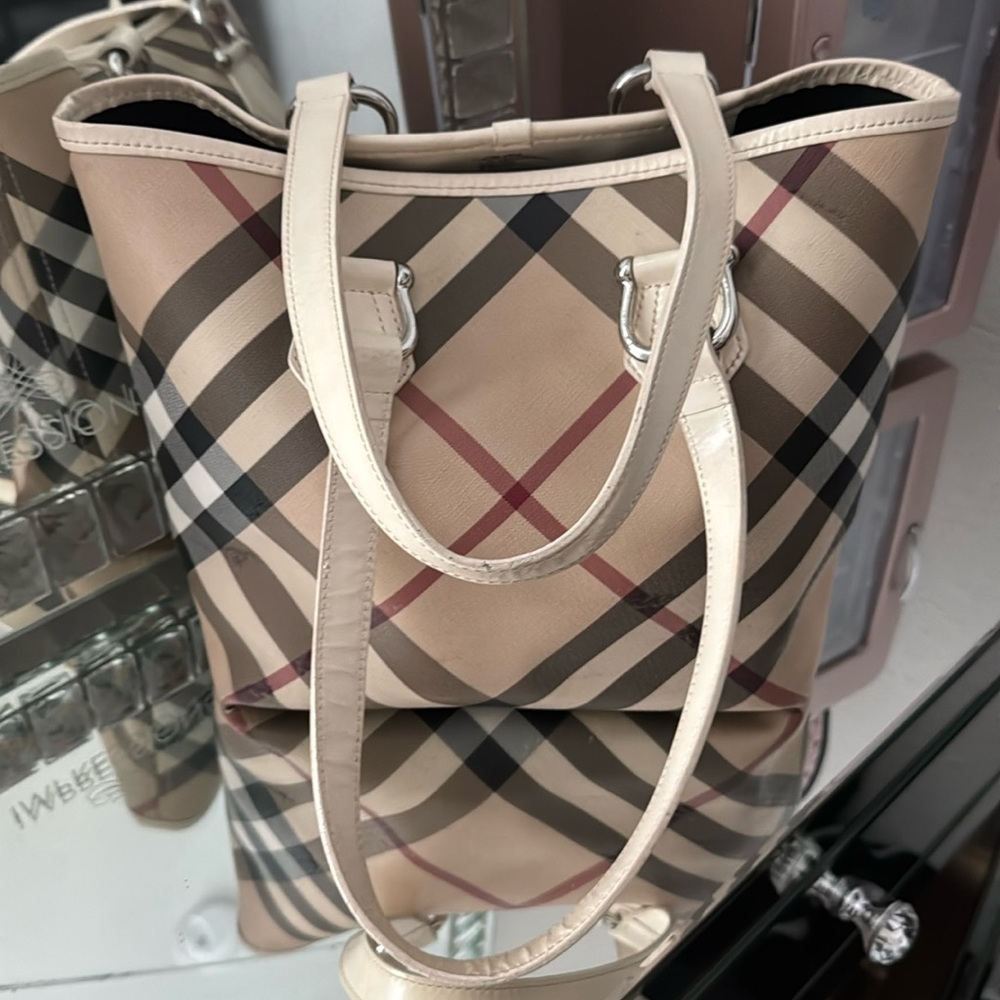 ♥️SOLD♥️BURBERRY Nova Check Tote 100% AUTHENTIC - Picture 6 of 12